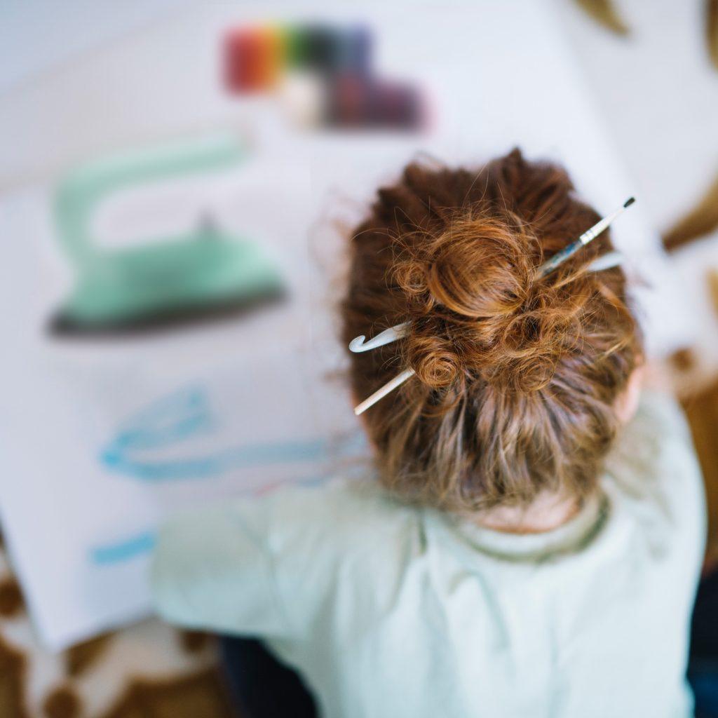 Ontdek de oude kunst van encaustic schilderen in deze creatieve workshop speciaal voor kinderen vanaf 8 jaar! In ons archeologiemuseum leer je donderdag 31 oktober hoe de oude Romeinen schilderden met bijenwas en pigmenten. Onder begeleiding van een ervaren docent ga je zelf aan de slag met deze boeiende techniek. Experimenteer met verschillende texturen en creëer jouw eigen unieke kunstwerk dat je mee naar huis mag nemen. Deze workshop is niet alleen leerzaam, maar vooral ook heel leuk en kleurrijk. Ontdek de kunstenaar in jezelf en ervaar hoe het voelt om met echte historische technieken te werken in het ArcheoLab!


 